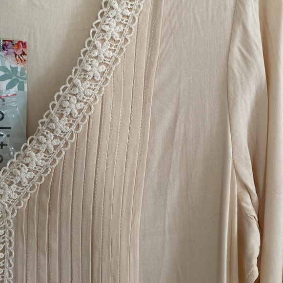 SOLITAIRE Lace Trim Tunic - Picture 9 of 16